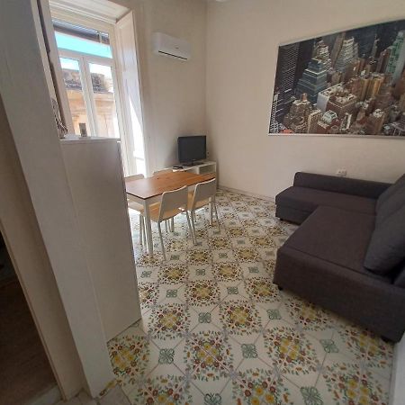 A Casa Di Nonna Ida, Nel Cuore Pulsante Di Napoli Exterior photo