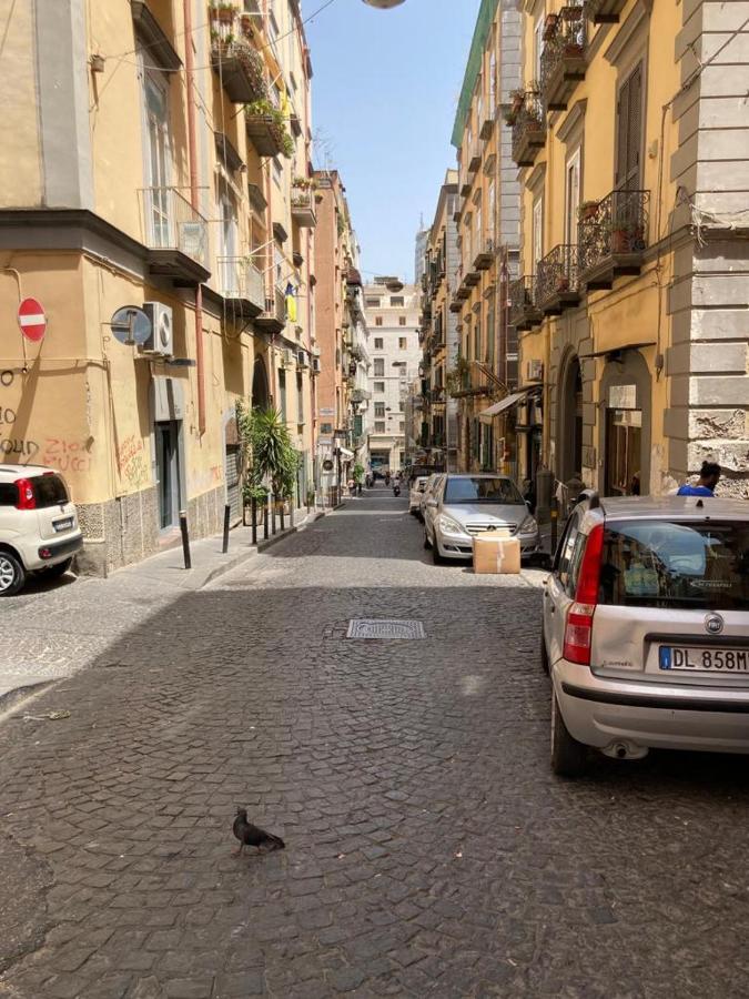 A Casa Di Nonna Ida, Nel Cuore Pulsante Di Napoli Exterior photo