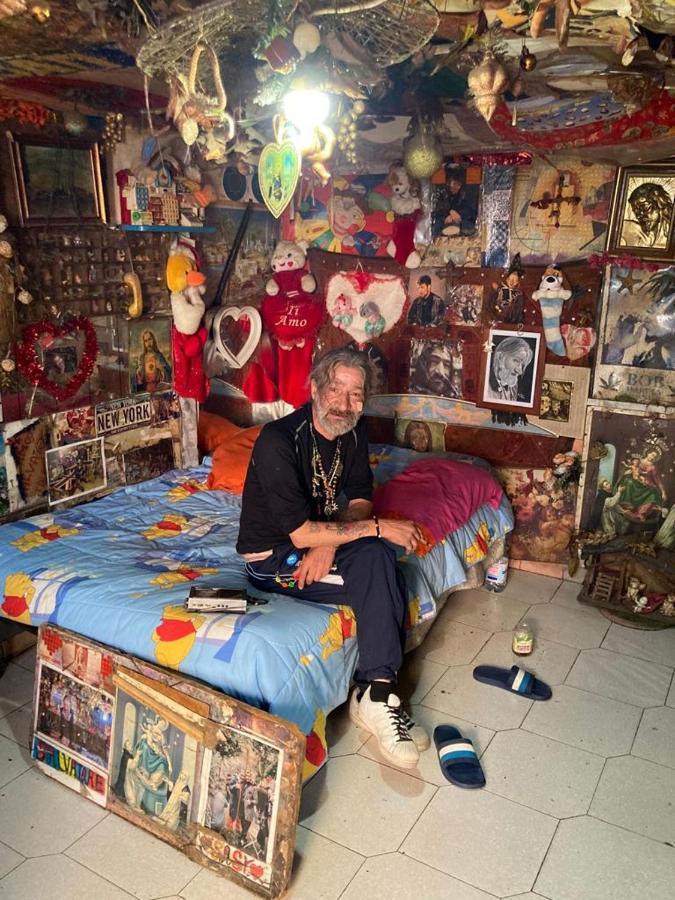 A Casa Di Nonna Ida, Nel Cuore Pulsante Di Napoli Exterior photo