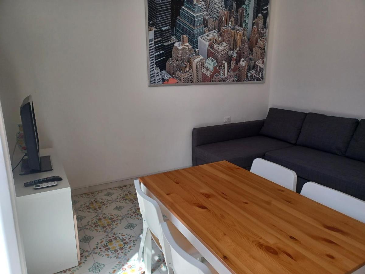 A Casa Di Nonna Ida, Nel Cuore Pulsante Di Napoli Exterior photo